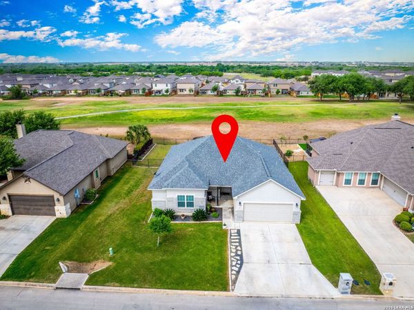 117 Fairway, Floresville, TX 78114