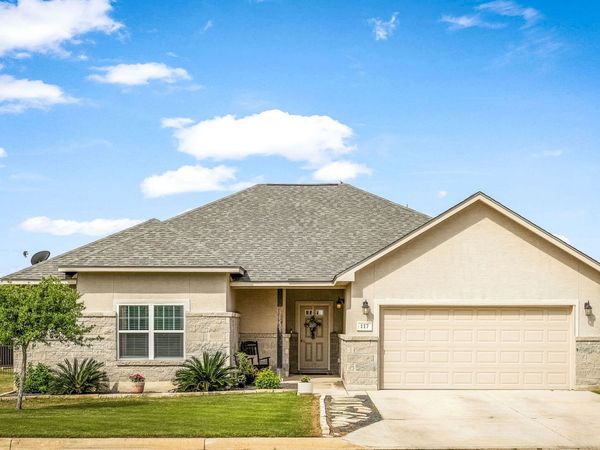 117 Fairway, Floresville, TX 78114