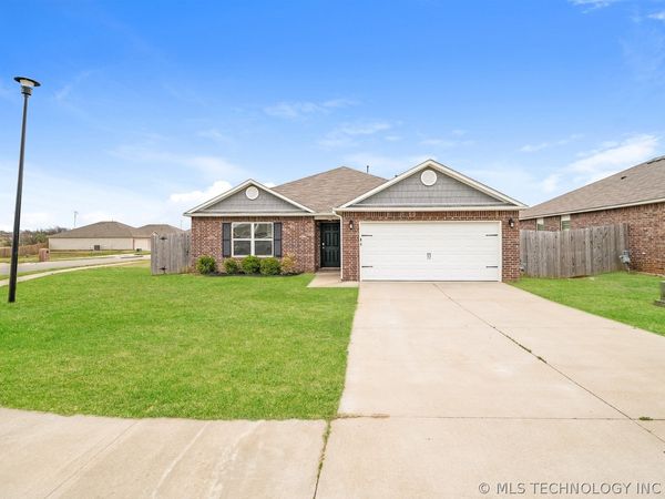 7528 E 144th Street N, Collinsville, OK 74021