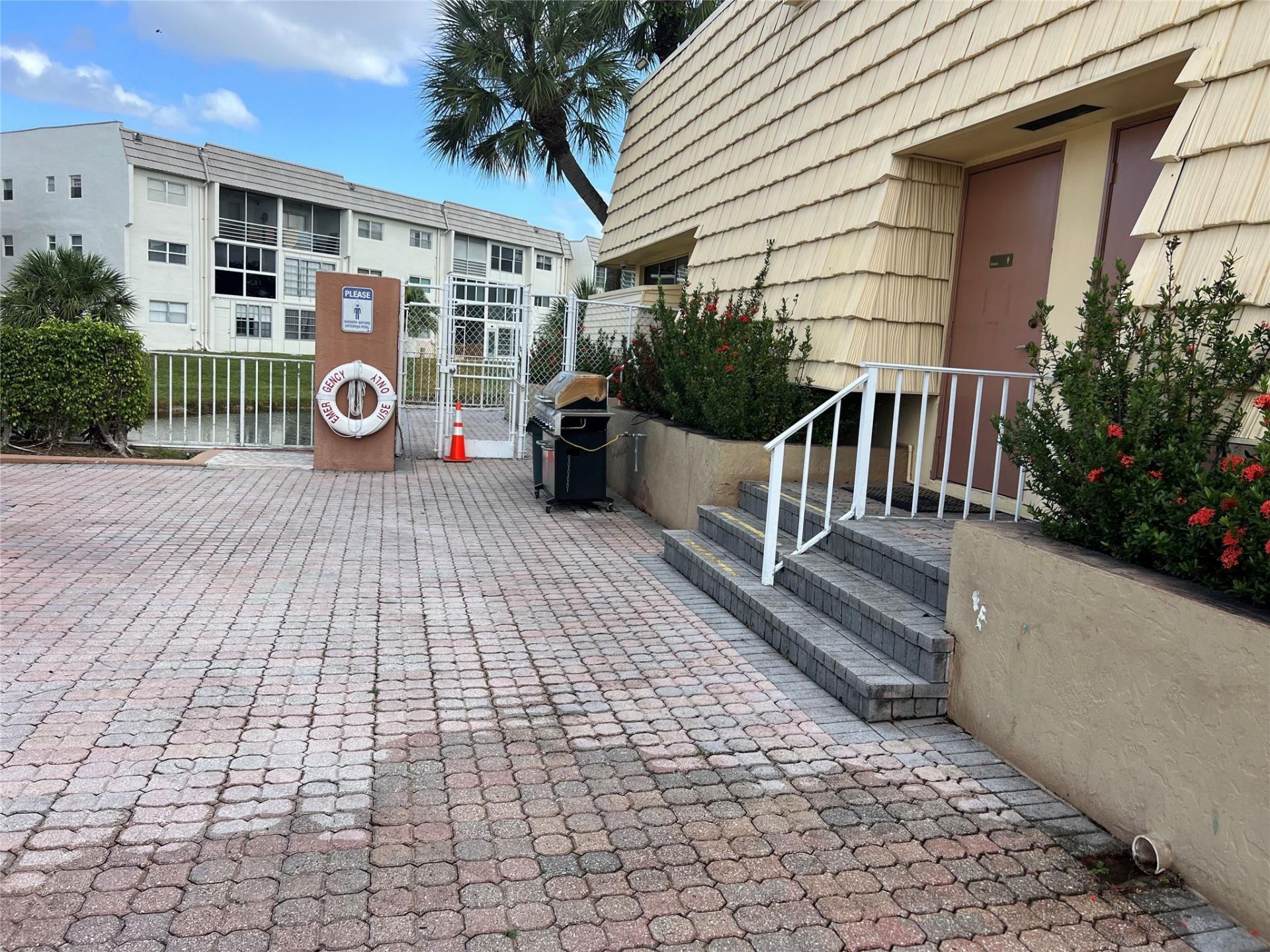 8135 Sunrise Lakes Boulevard, Unit 307, Sunrise, FL 33322 Photo