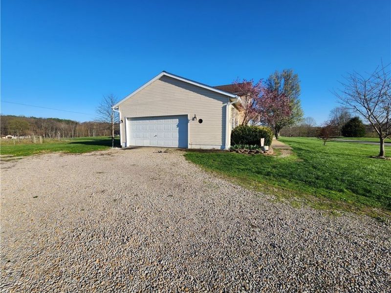 8550 Goldenrod Drive, Zanesville, OH 43821 Photo 3