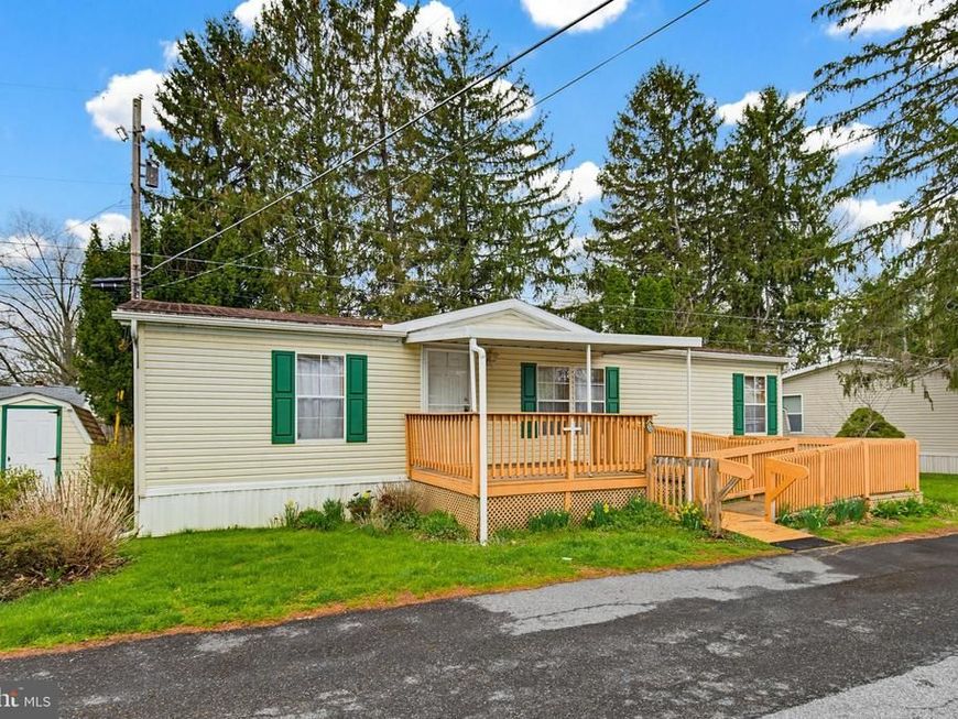 22 Madge Drive, Lancaster, PA 17603 Main Photo