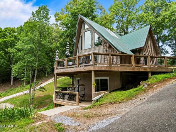 824 Deerfield Way, LaFollette, TN 37766