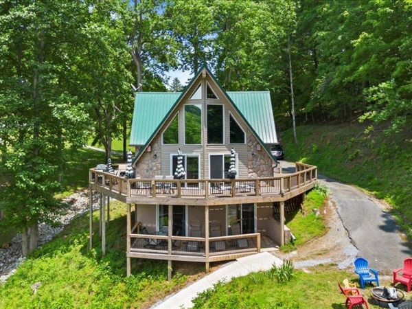 824 Deerfield Way, LaFollette, TN 37766