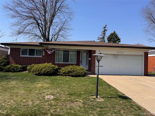 30055 Boewe Drive, Warren, MI 48092