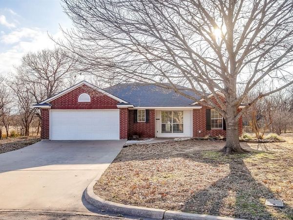 1312 Bradley Court , Cleburne, TX 76033