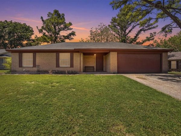 2026 Pebblecreek Drive , Cleburne, TX 76033