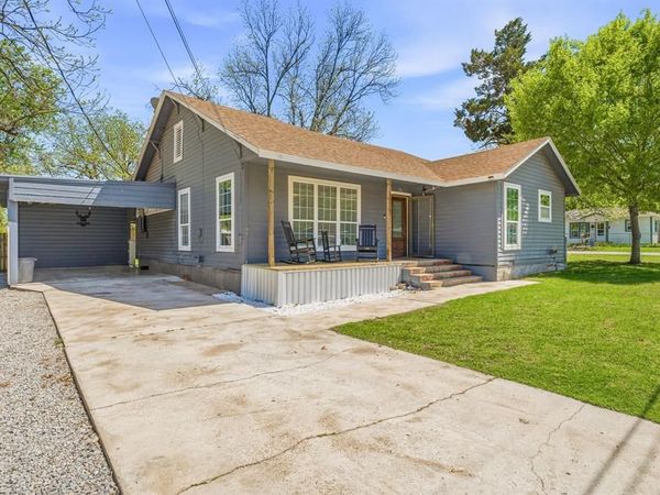 733 S Austin Street, De Leon, TX 76444