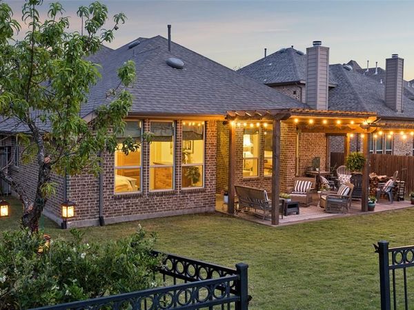 1046 Finsbury Lane, Forney, TX 75126
