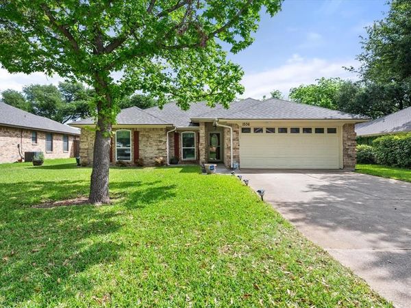 1536 Stratford Drive, Mansfield, TX 76063
