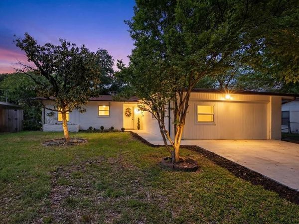 2424 Cloverdale Street, Arlington, TX 76010