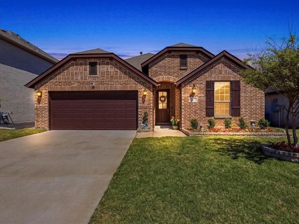 813 Mildren Lane, Fate, TX 75087