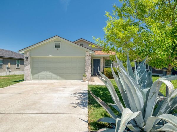 174 Falcon DR, Luling, TX 78648