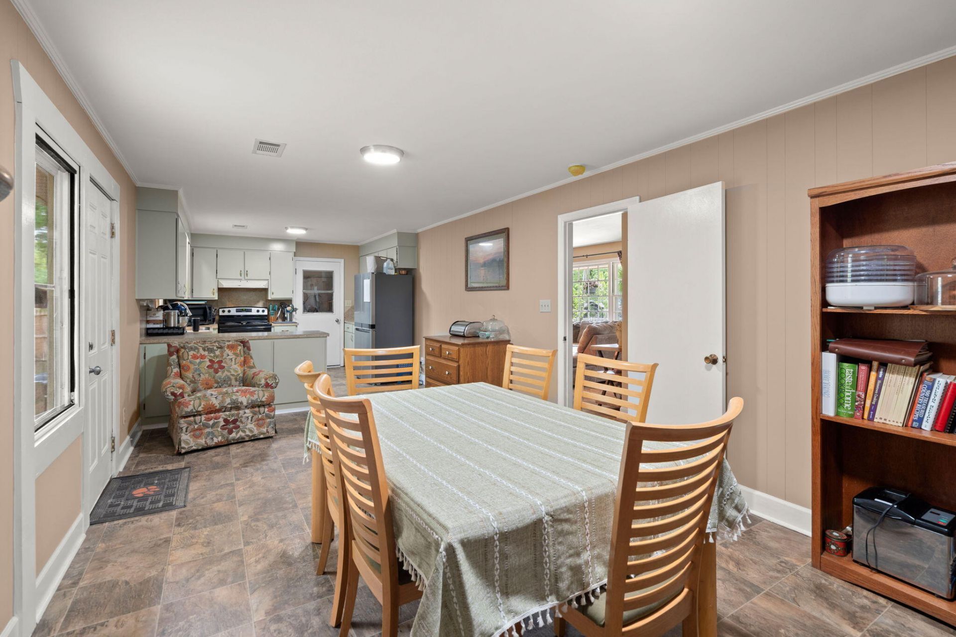 1010 Albert Storm Avenue Photo 13