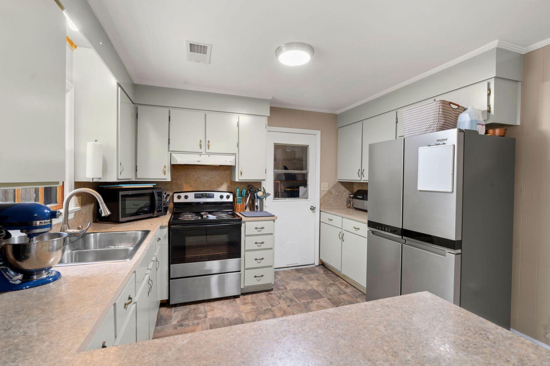 1010 Albert Storm Avenue Photo 15