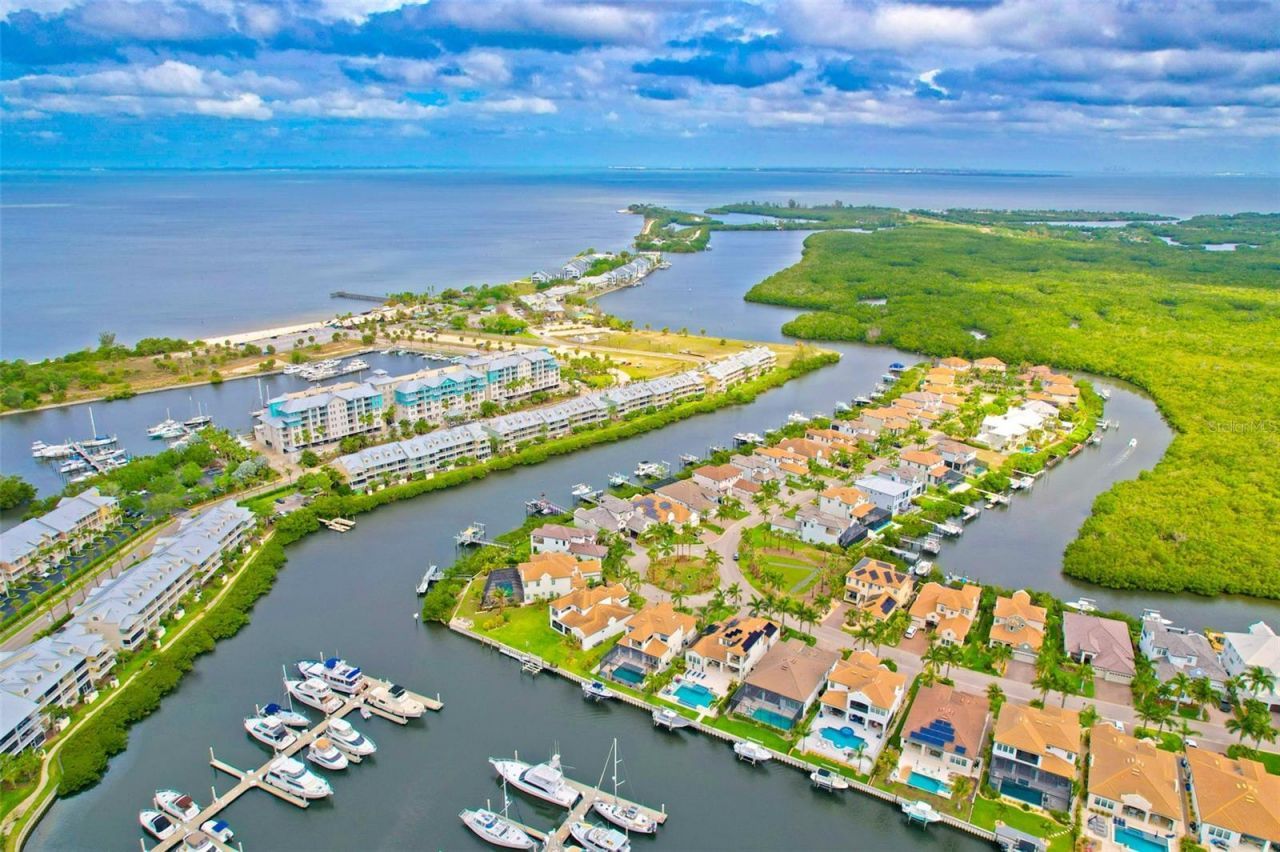 3034 Christophers Watch Lane, Ruskin, FL 33570 Photo