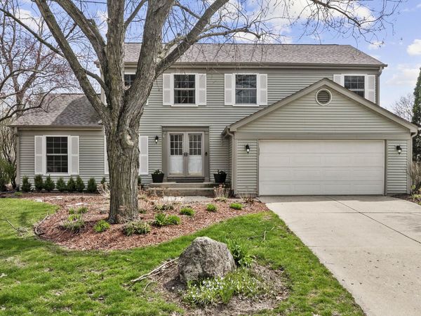 690 Honeysuckle Drive , Naperville, IL 60540