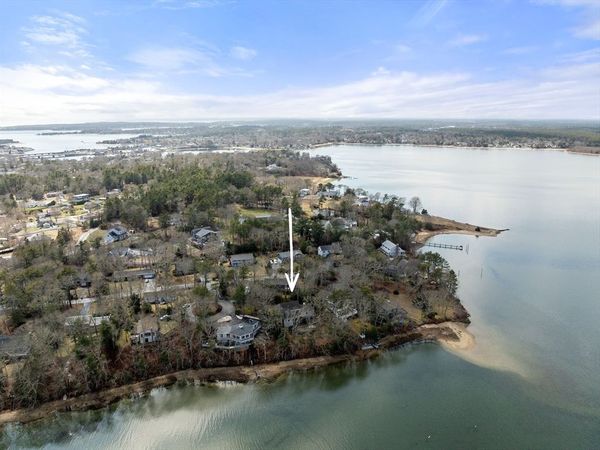 14 Quamhasset Road, Bourne, MA 02532