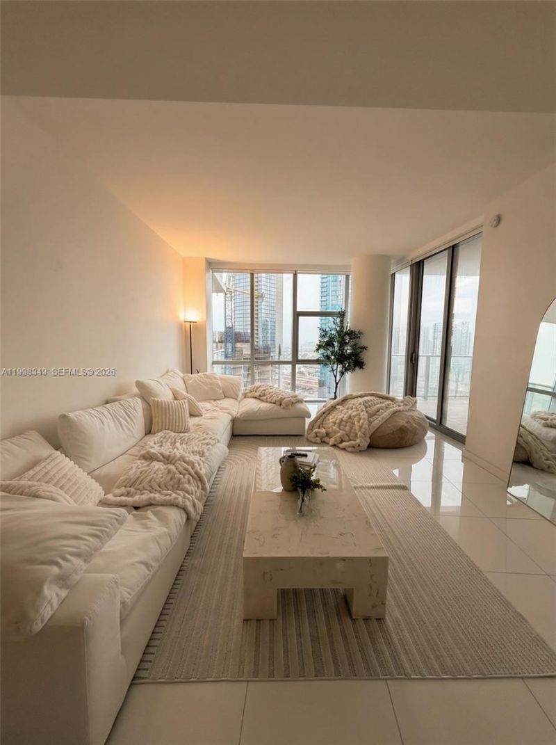 851 NE 1st Ave , Unit 2301, Miami, FL 33132 Photo