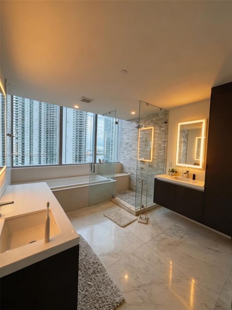 851 NE 1st Ave , Unit 2301, Miami, FL 33132 Photo