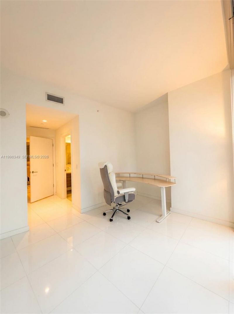 851 NE 1st Ave , Unit 2301, Miami, FL 33132 Photo