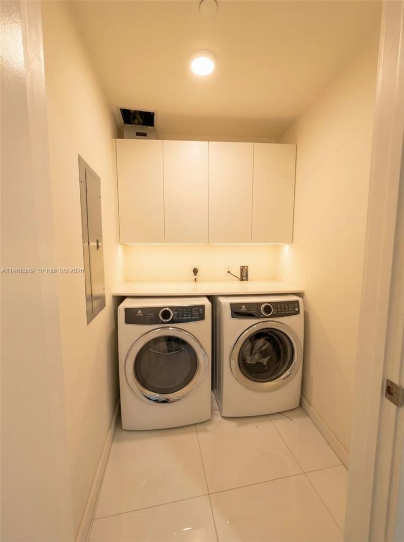 851 NE 1st Ave , Unit 2301, Miami, FL 33132 Photo