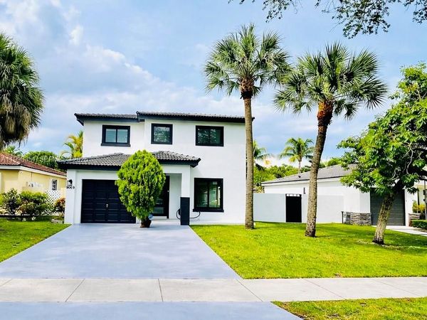 9069 NW 193rd St, Hialeah, FL 33018