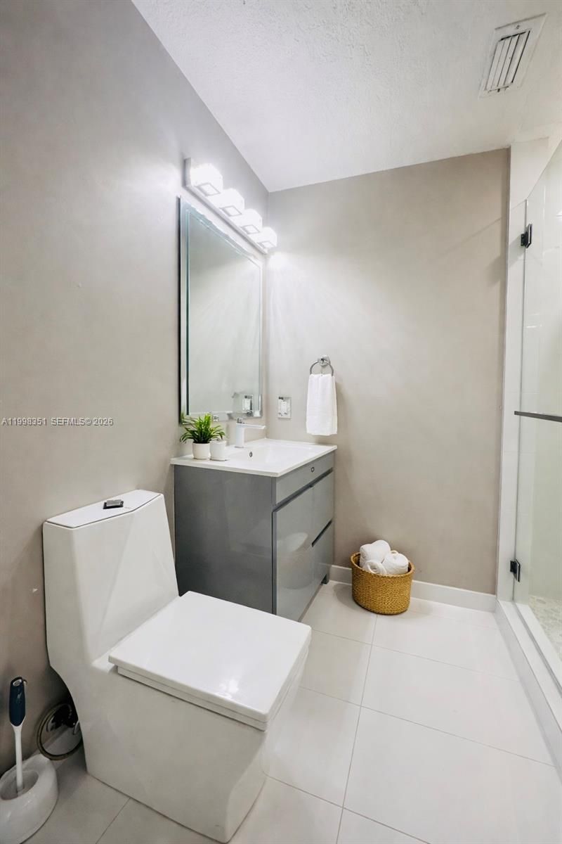 9069 NW 193rd St, Hialeah, FL 33018 Photo