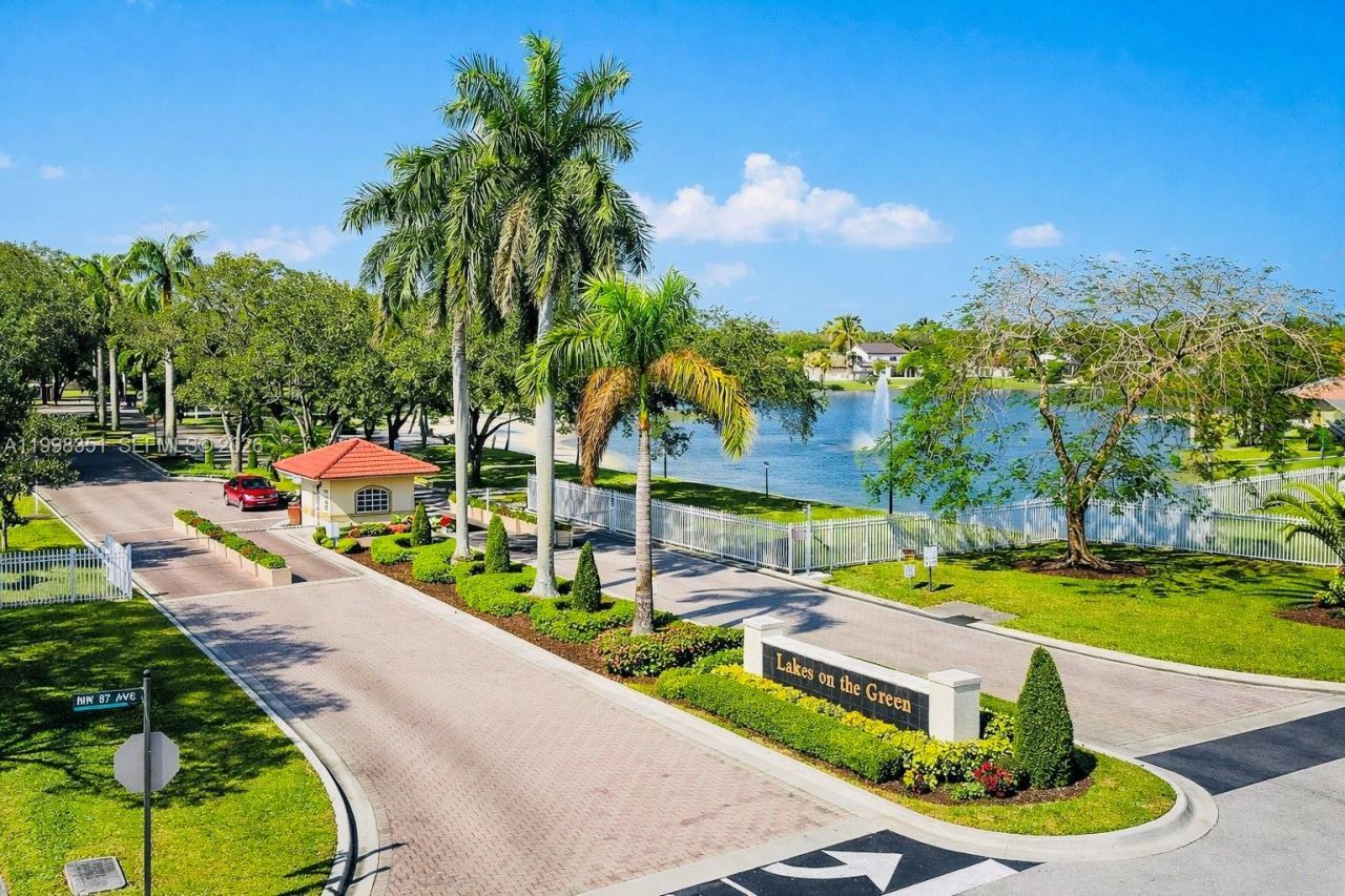 9069 NW 193rd St, Hialeah, FL 33018 Photo