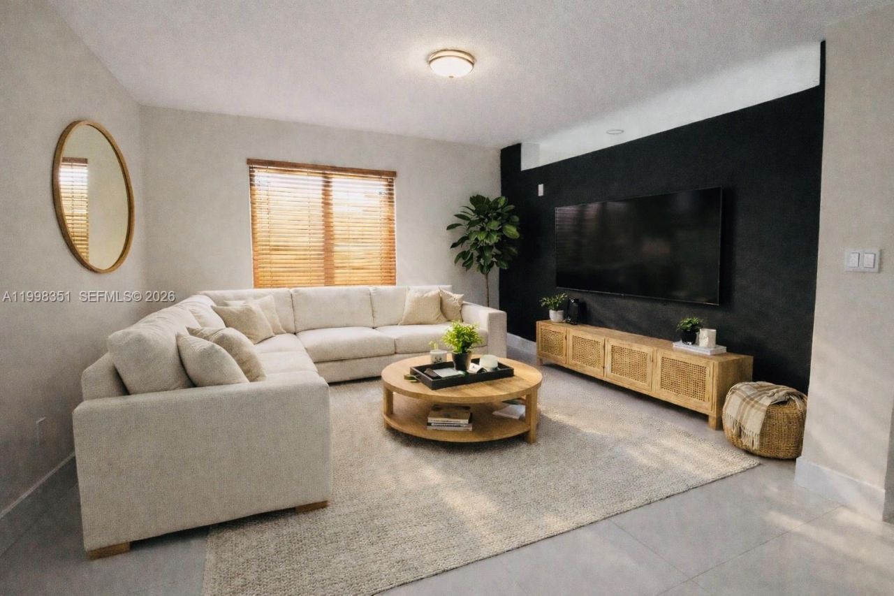 9069 NW 193rd St, Hialeah, FL 33018 Photo