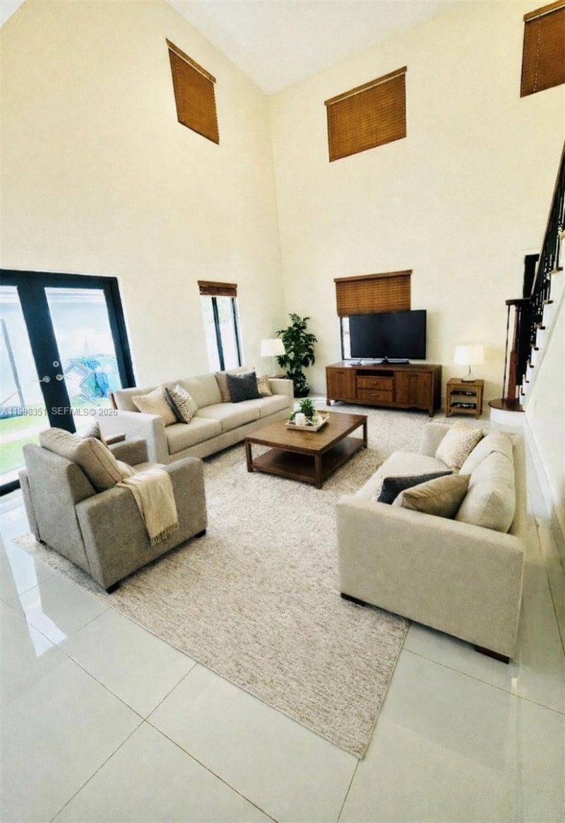 9069 NW 193rd St, Hialeah, FL 33018 Photo