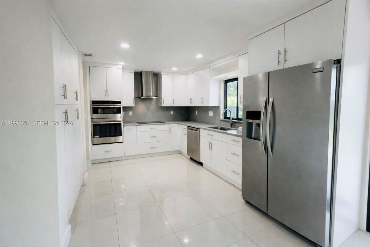 9069 NW 193rd St, Hialeah, FL 33018 Photo