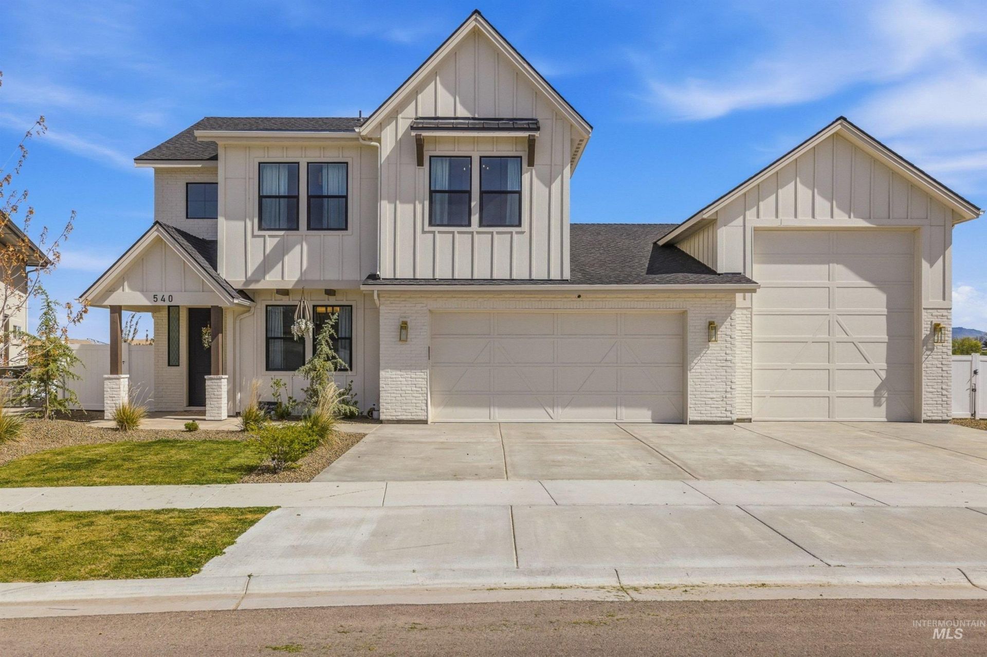 540 E Jarvis Ct, Meridian, ID 83642 Main Photo