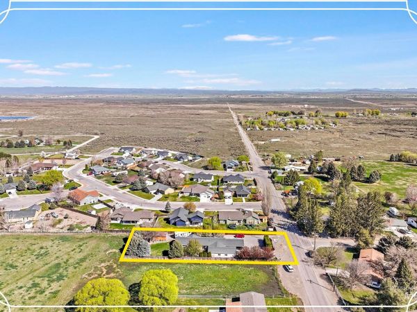 309 N Grape St, Shoshone, ID 83352