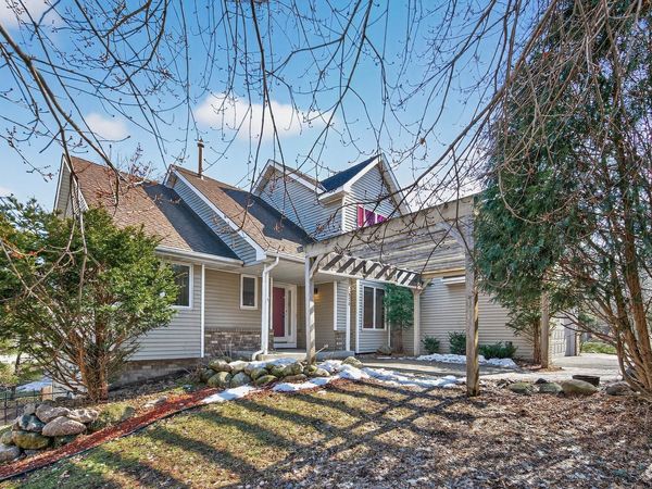 2970 Western Avenue N, Roseville, MN 55113