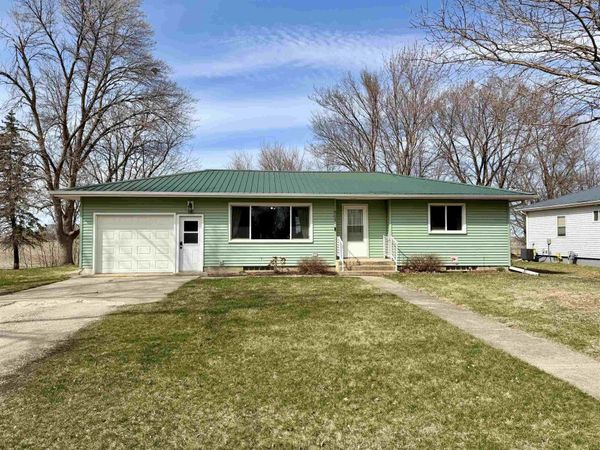 503 W Olesen Thu Street, Graettinger, IA 51342