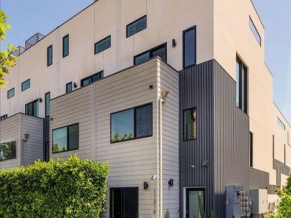 11310 Victory Boulevard, North Hollywood, CA 91606