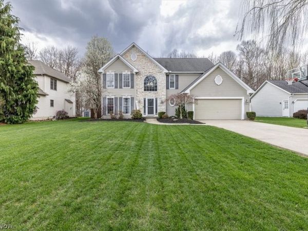 5476 Jacqueline Lane, North Olmsted, OH 44070