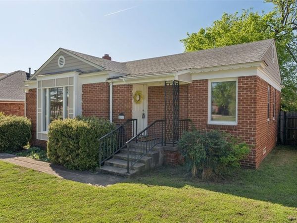 1102 Fenwick Place, Nichols Hills, OK 73116