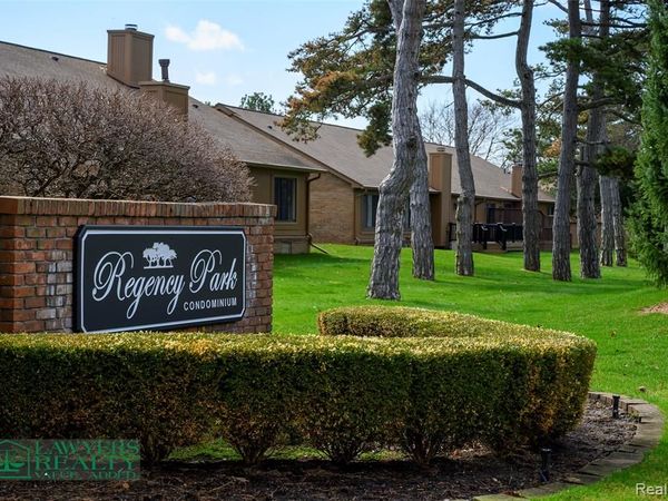 2122 London Bridge Drive, Rochester Hills, MI 48307