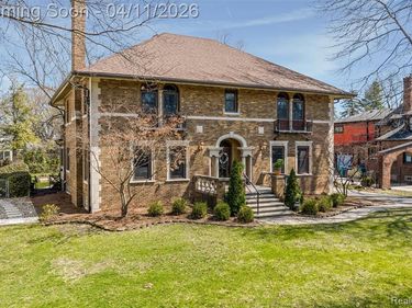 630 Lakepointe Street, Grosse Pointe Park, MI 48230