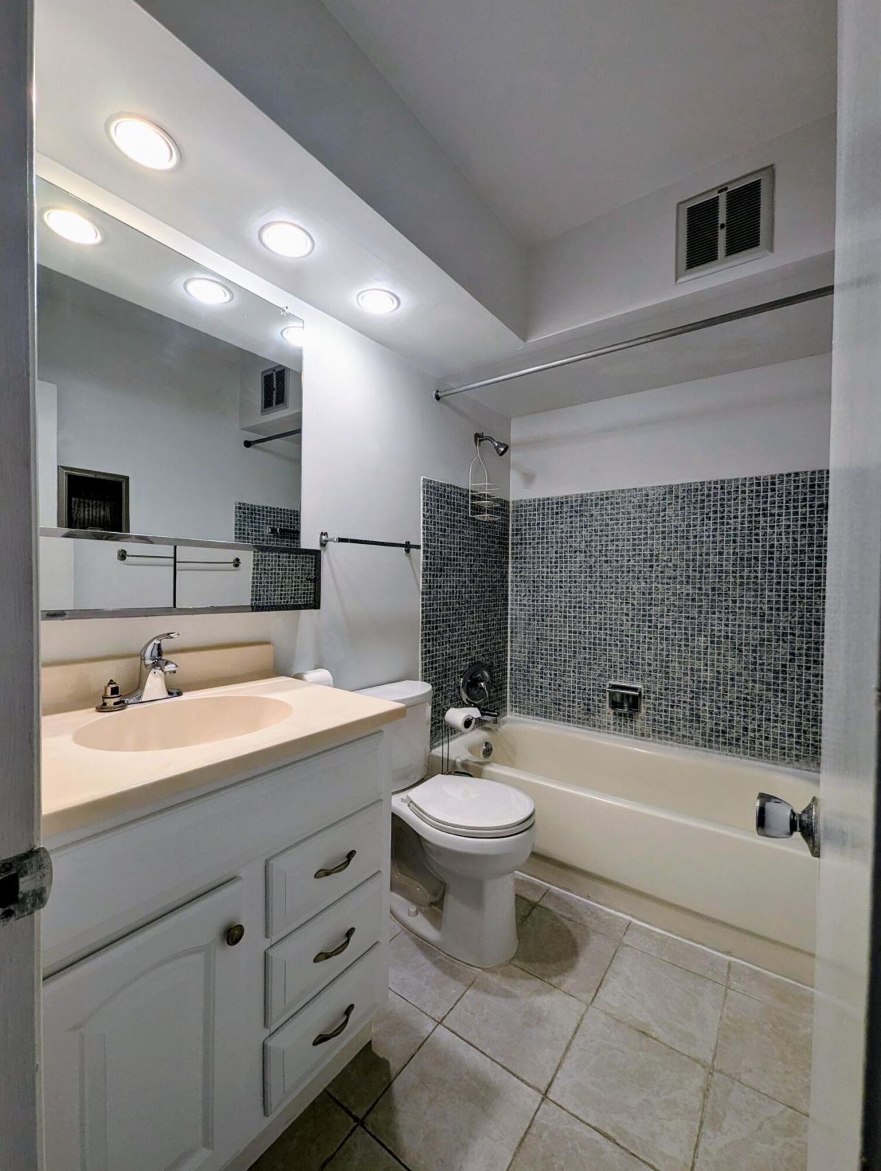 131 Doolen Court, Unit 303, North Palm Beach, FL 33408 Photo