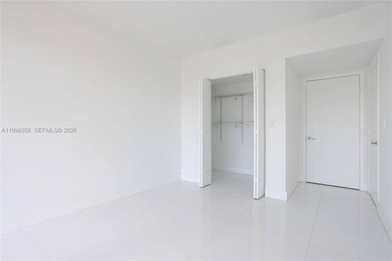 92 SW 3rd St, Unit 3512, Miami, FL 33130 Photo