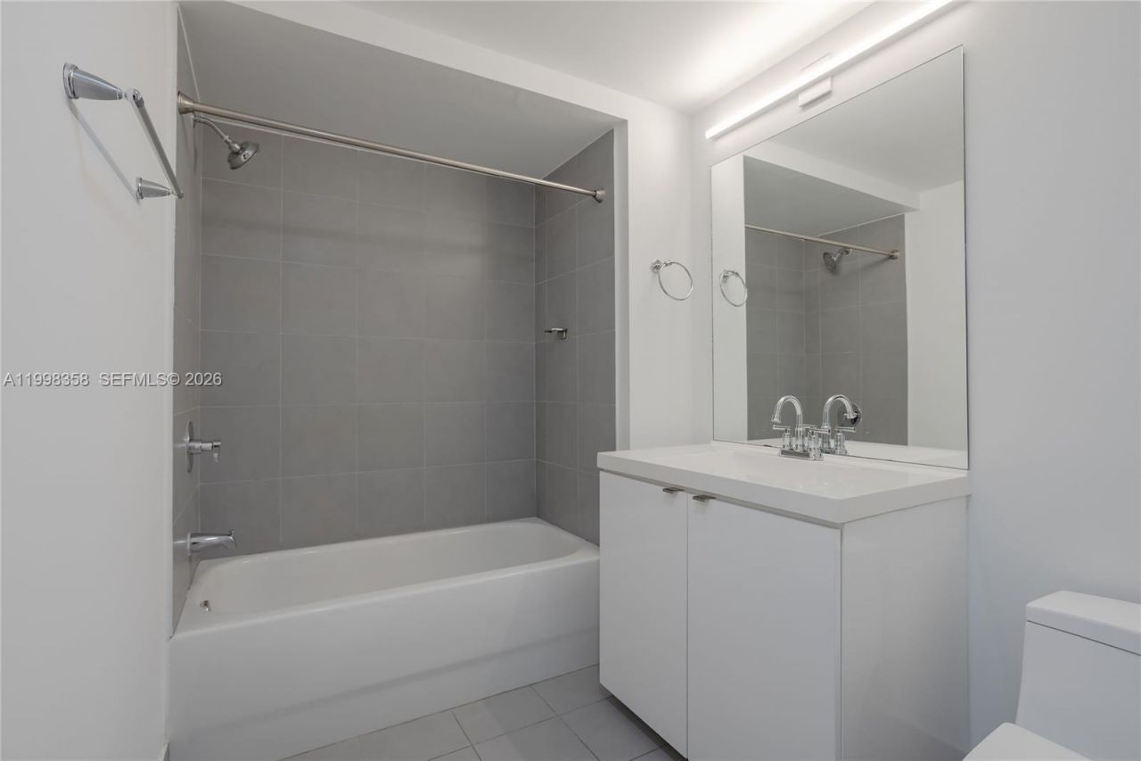 92 SW 3rd St, Unit 3512, Miami, FL 33130 Photo