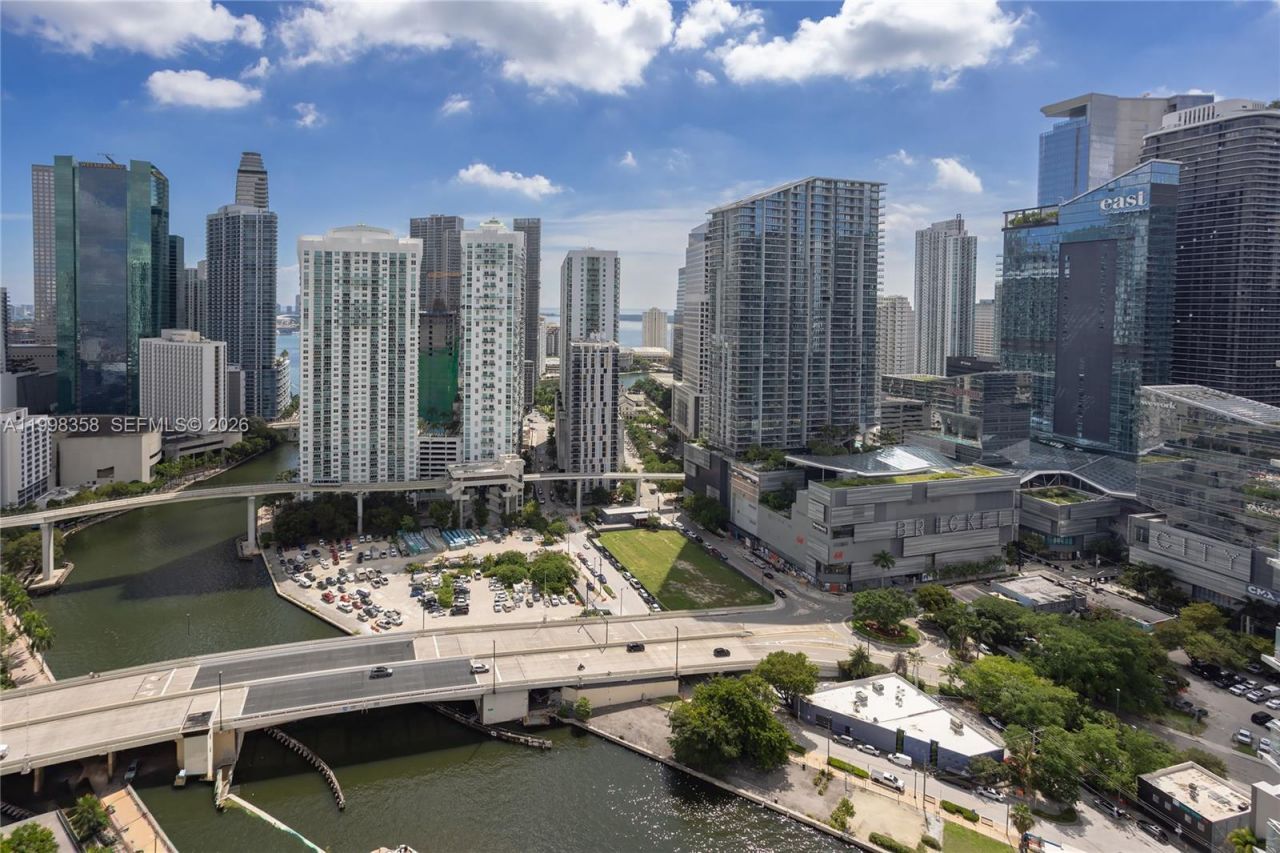 92 SW 3rd St, Unit 3512, Miami, FL 33130 Photo