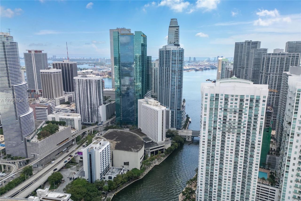 92 SW 3rd St, Unit 3512, Miami, FL 33130 Photo