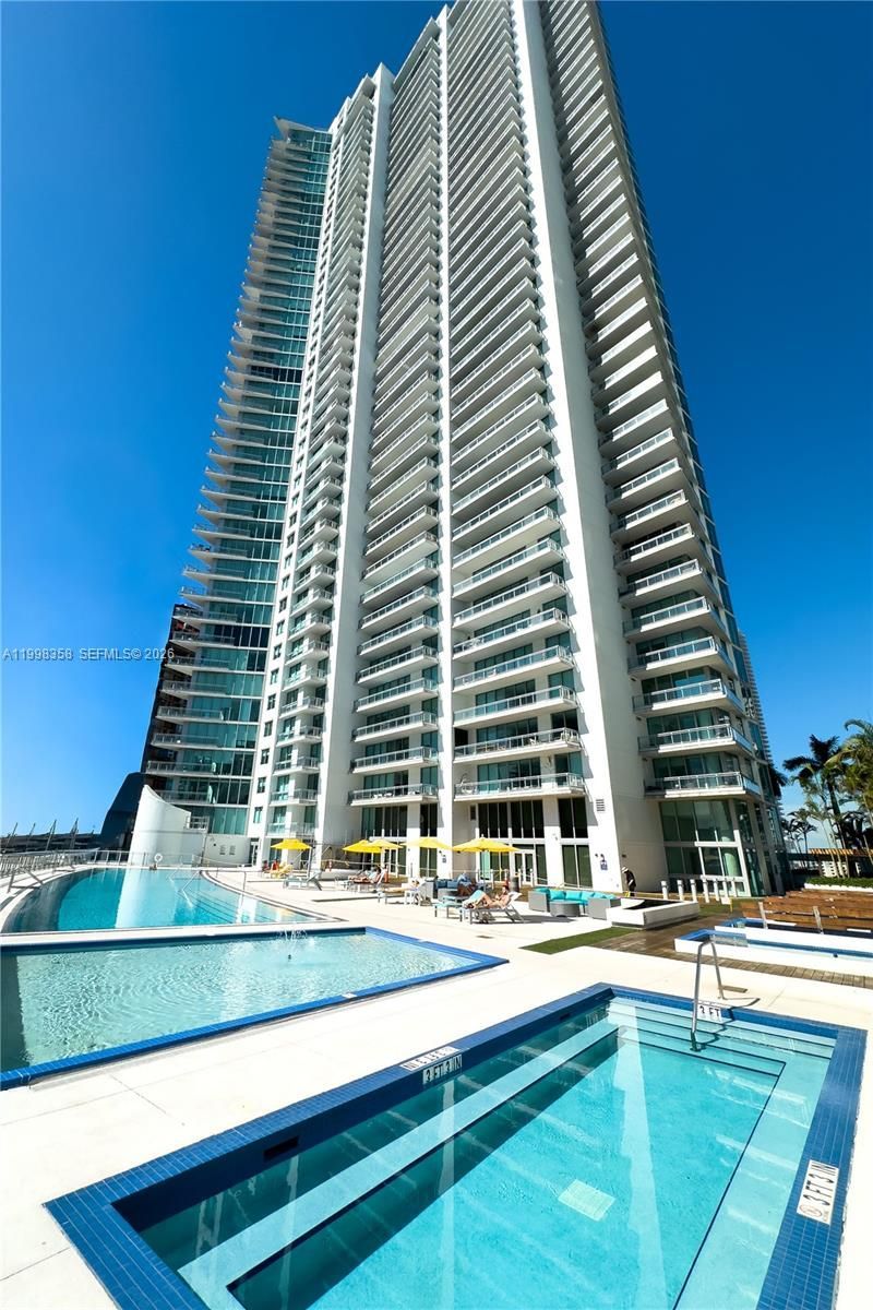 92 SW 3rd St, Unit 3512, Miami, FL 33130 Photo