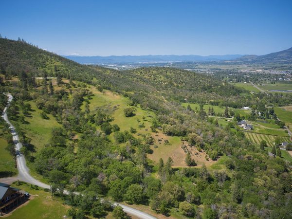 6318 Adams Road, Talent, OR 97540