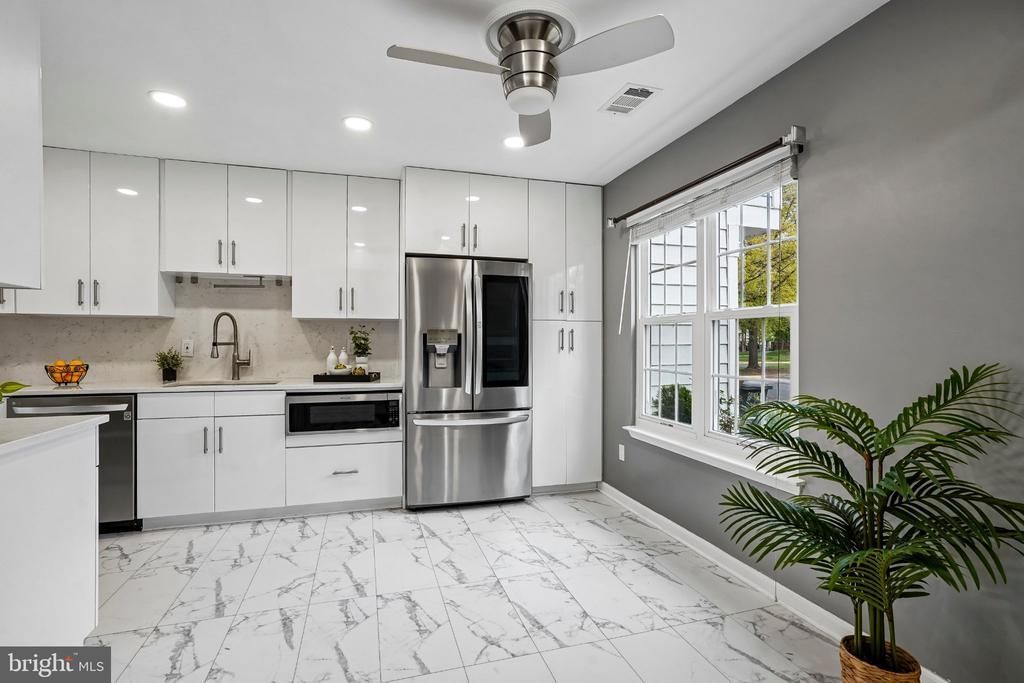 14707 Southwarke Place, Centreville, VA 20120 Main Photo