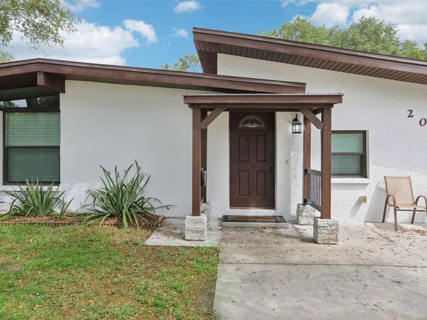 205 SE JEFFERSON CIRCLE N, ST PETERSBURG, FL 33703